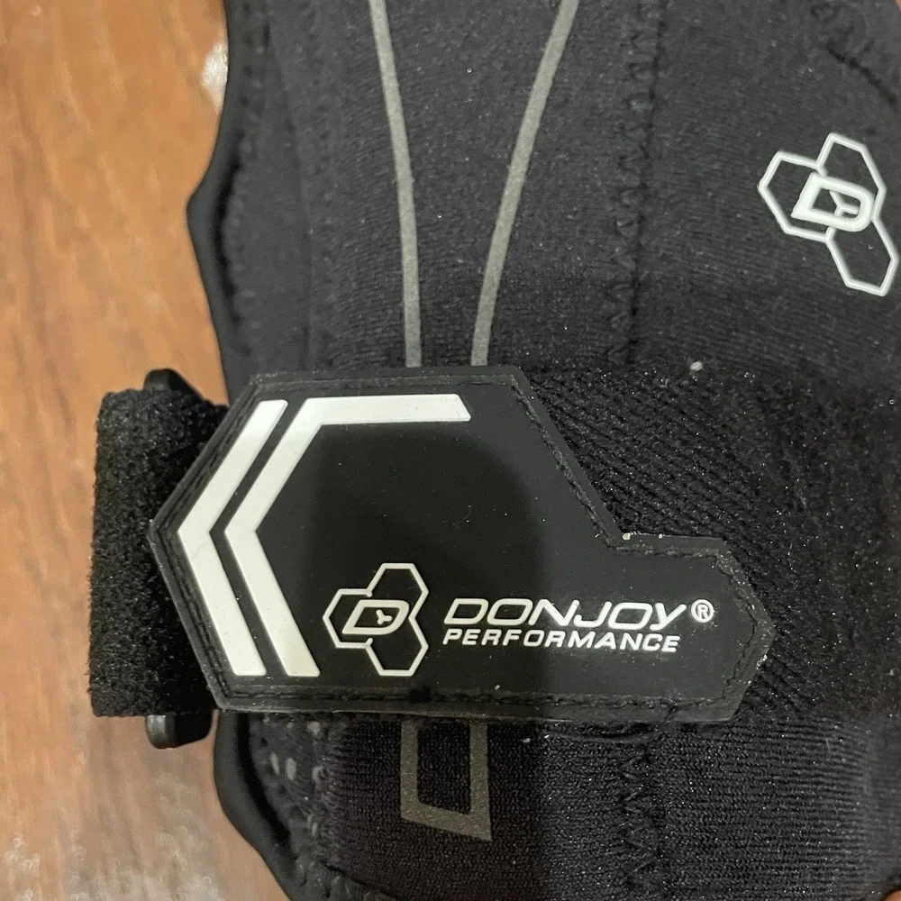 DonJoy Bionic Knee Brace Hinged Black‎ Size Small
